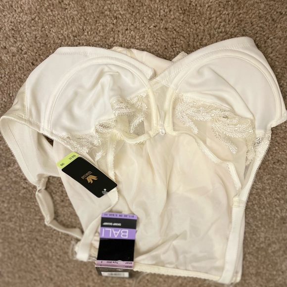Bali skimp skamp Moonlight Size 6 panty with Wacoal 38B Bra set - Picture 2 of 5